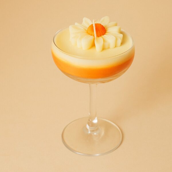 The Sun-Kissed Daisy Candle – Honeysuckle | Soy Candle